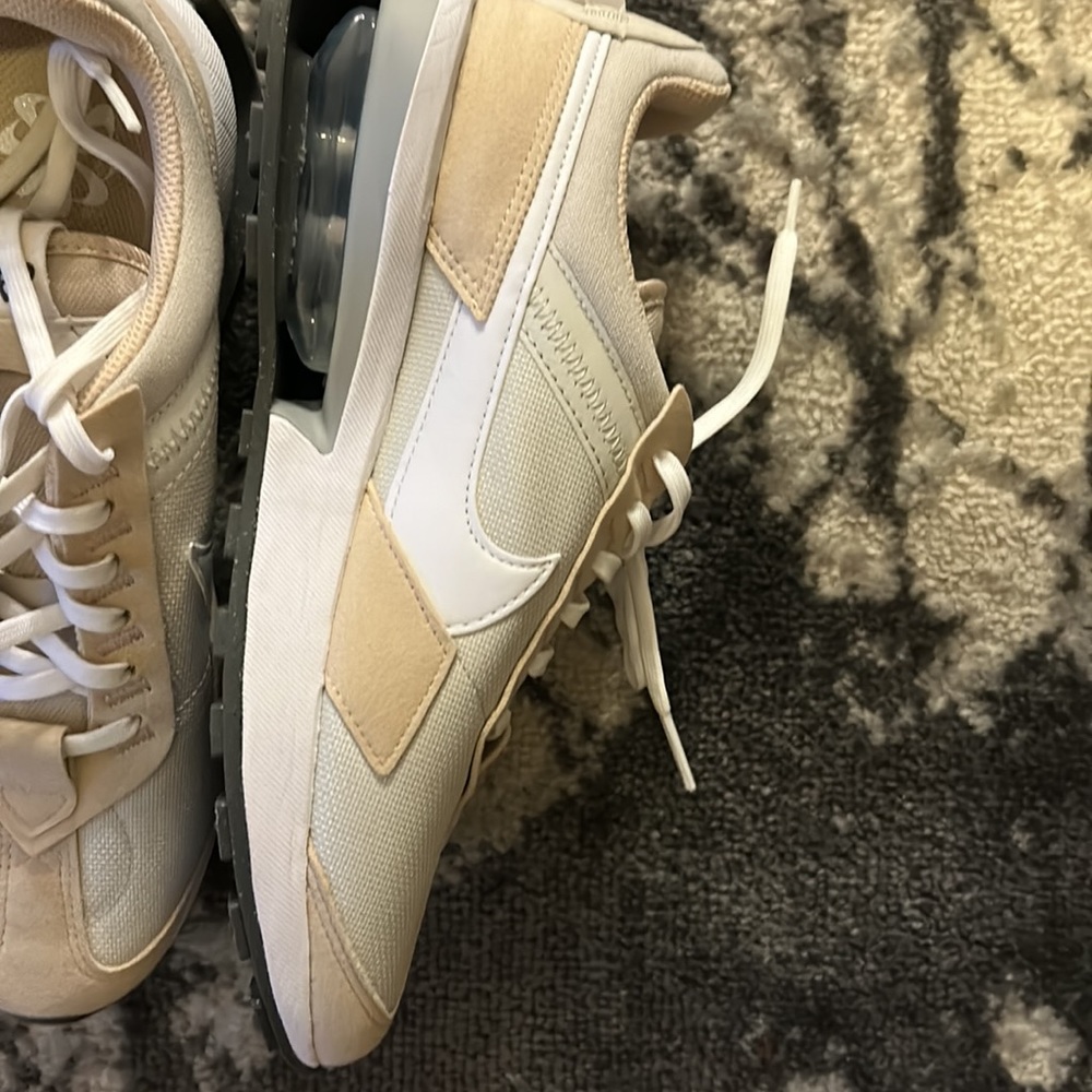 Nike Running shoes - Picture 3 of 5